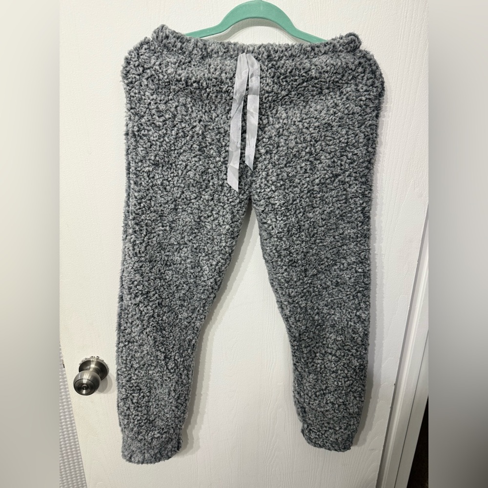 Very fuzzy, comfortable pants! Size Small.